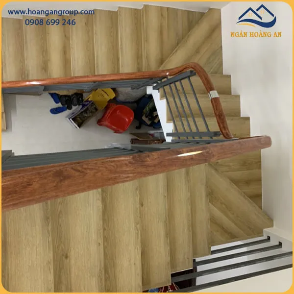 Mặt Đứng Cầu Thang Nhựa Giả Gỗ iWood C20-1